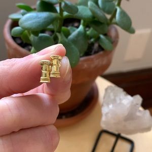 Metropolitan Museum Ionic Column Earrings